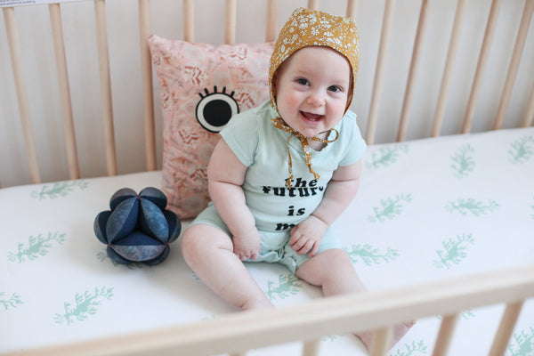 fitted crib sheet - leafy sea dragon green